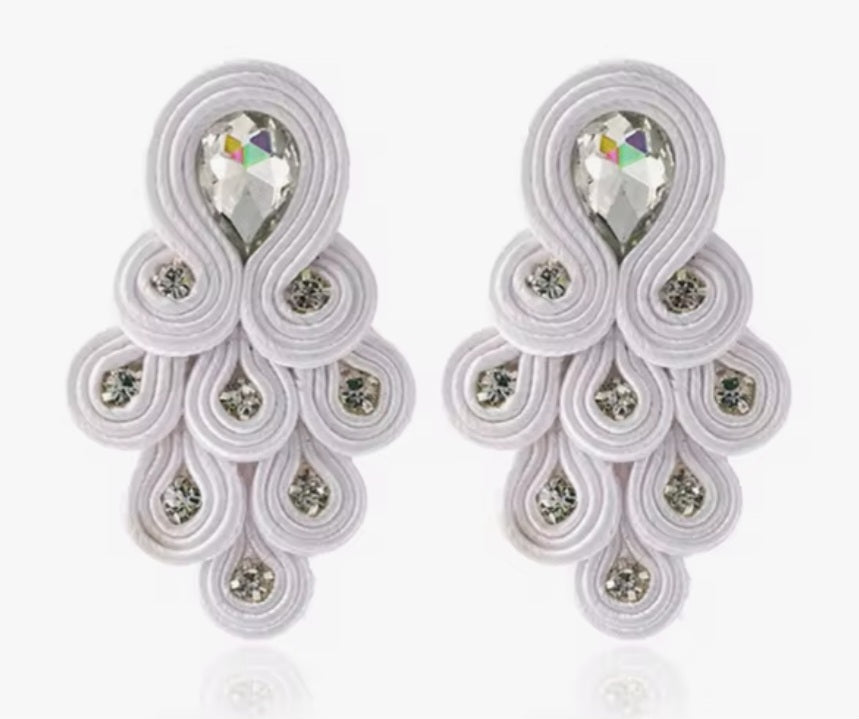 Außergewöhnliche handgemachte Soutache Ohrringe